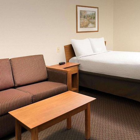 Woodspring Suites Мидланд Екстериор снимка