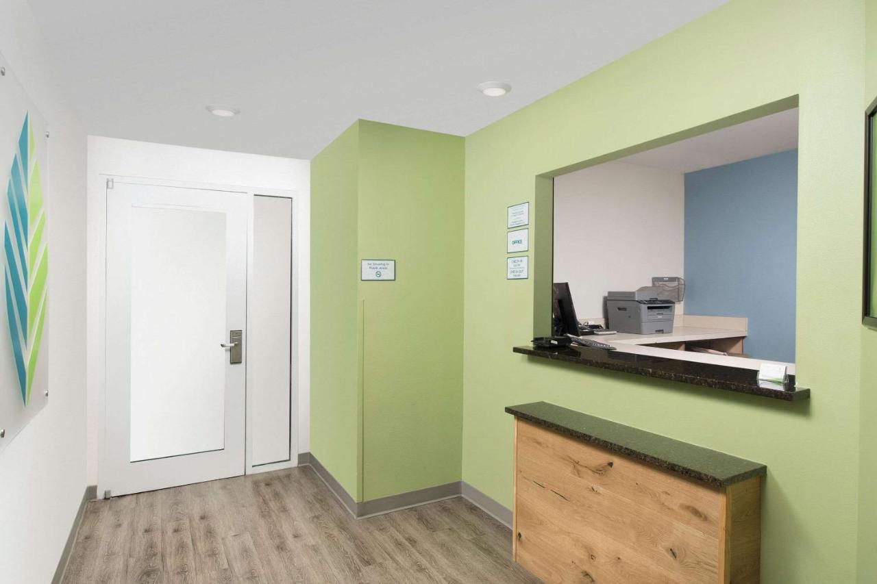 Woodspring Suites Мидланд Екстериор снимка