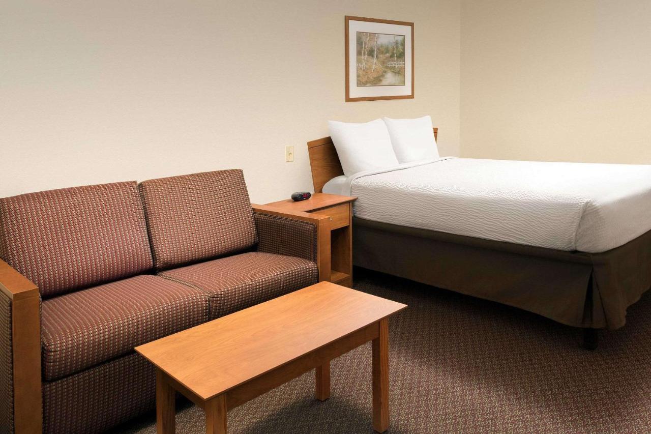 Woodspring Suites Мидланд Екстериор снимка
