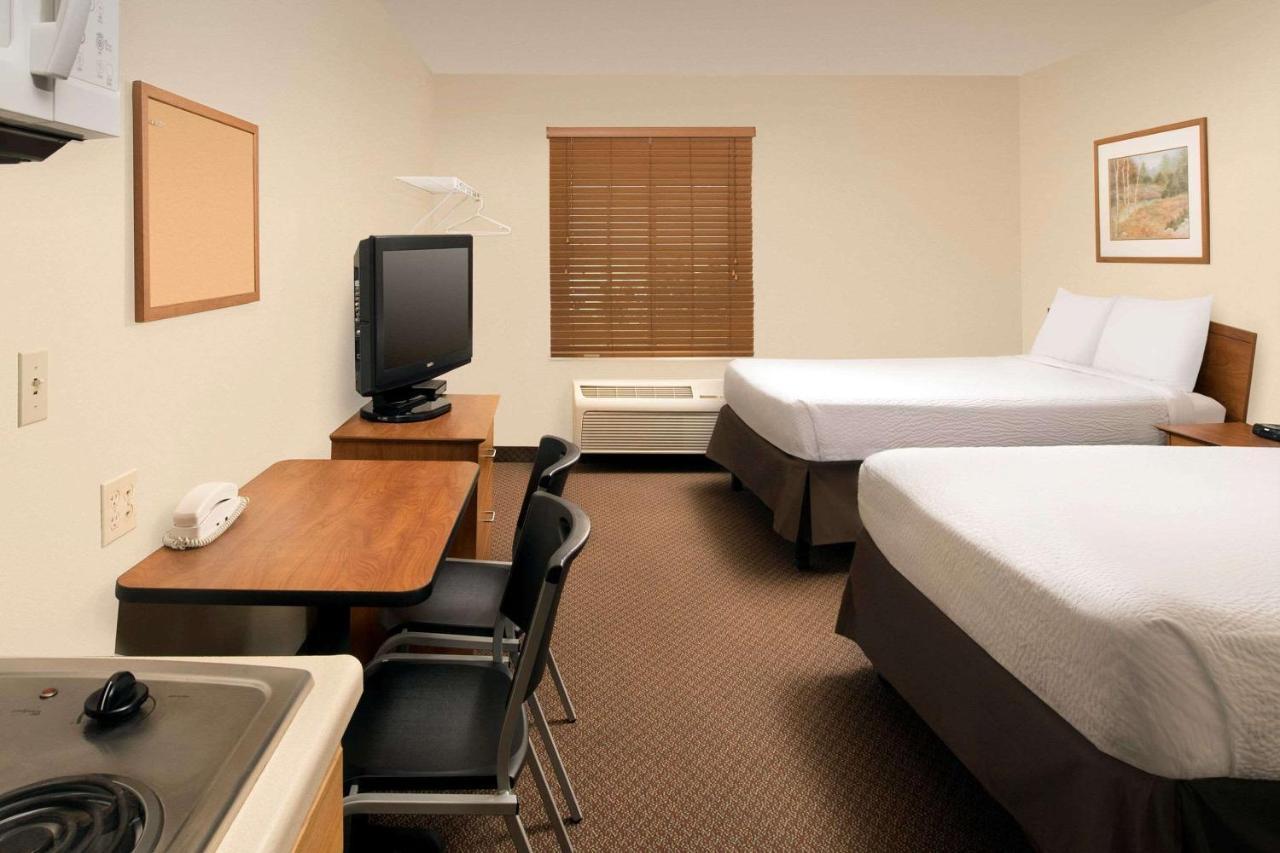Woodspring Suites Мидланд Екстериор снимка