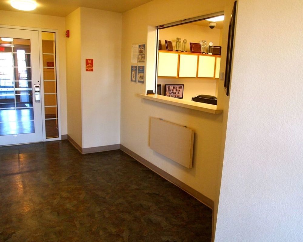 Woodspring Suites Мидланд Интериор снимка