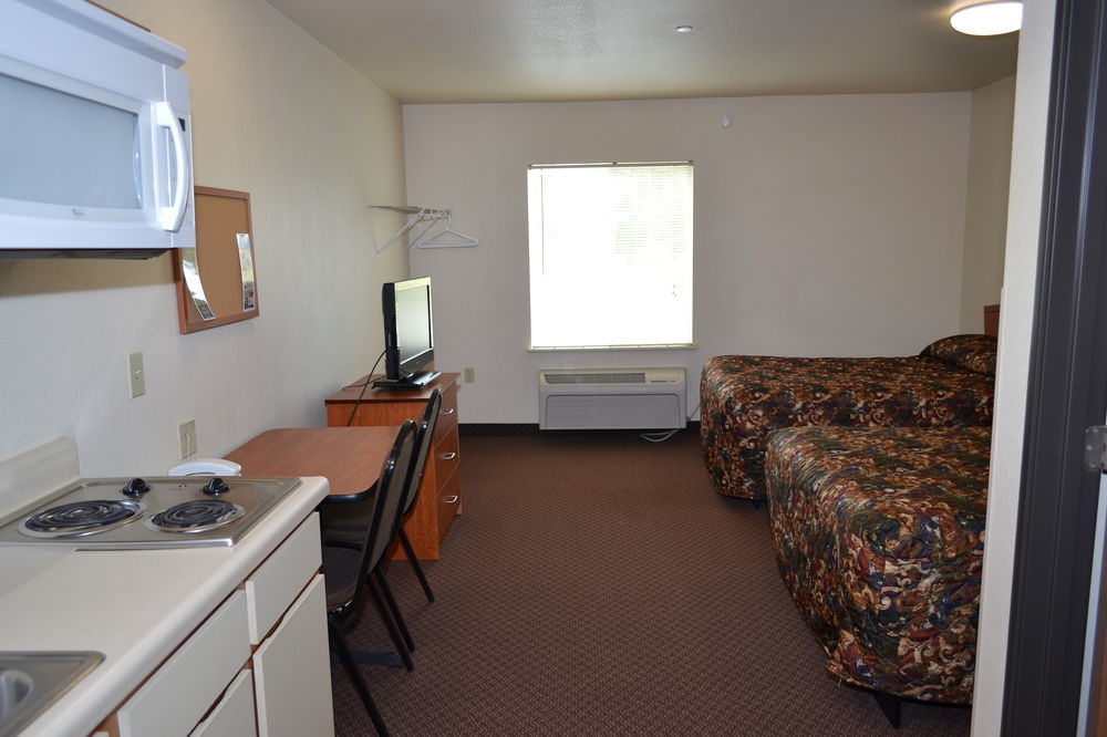Woodspring Suites Мидланд Екстериор снимка