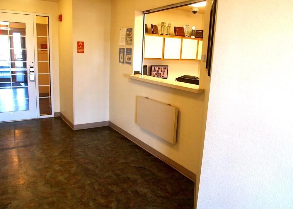 Woodspring Suites Мидланд Екстериор снимка