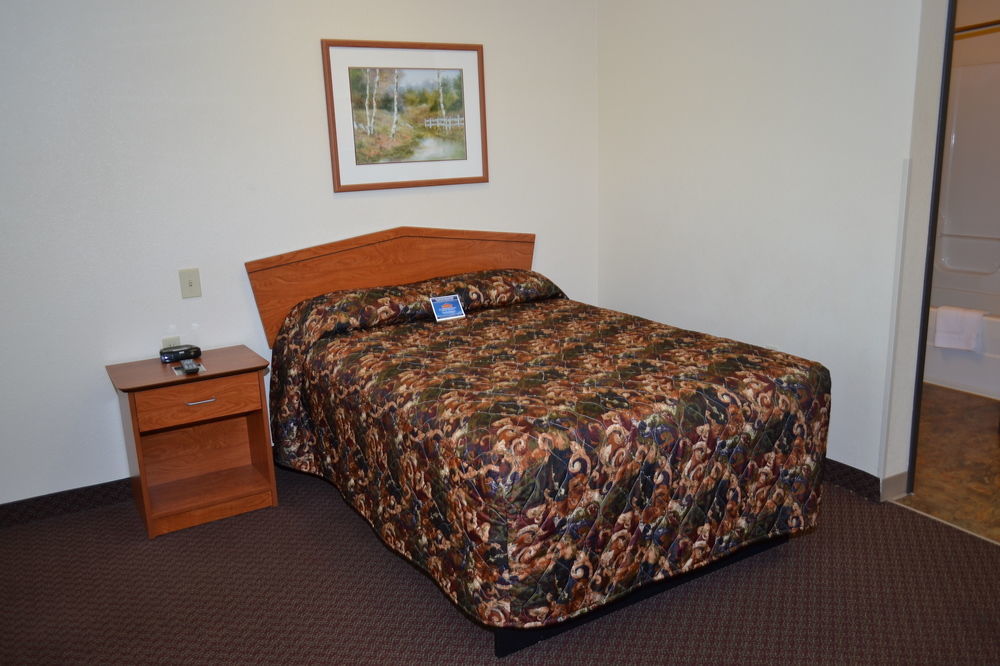 Woodspring Suites Мидланд Екстериор снимка