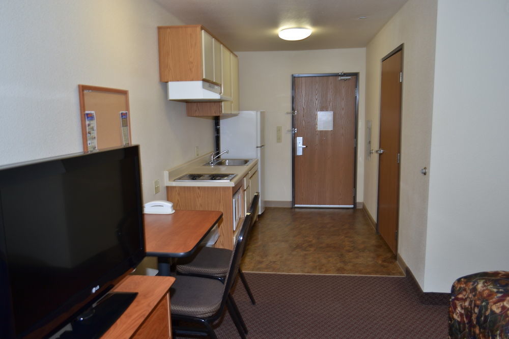 Woodspring Suites Мидланд Екстериор снимка