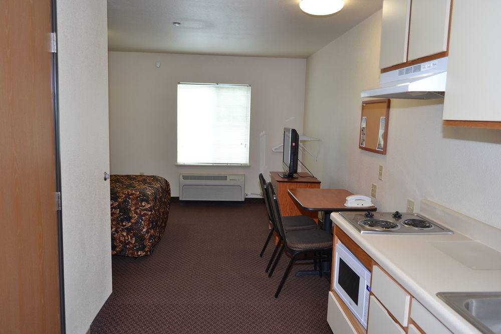 Woodspring Suites Мидланд Екстериор снимка