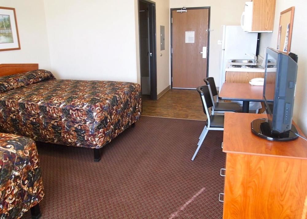 Woodspring Suites Мидланд Екстериор снимка