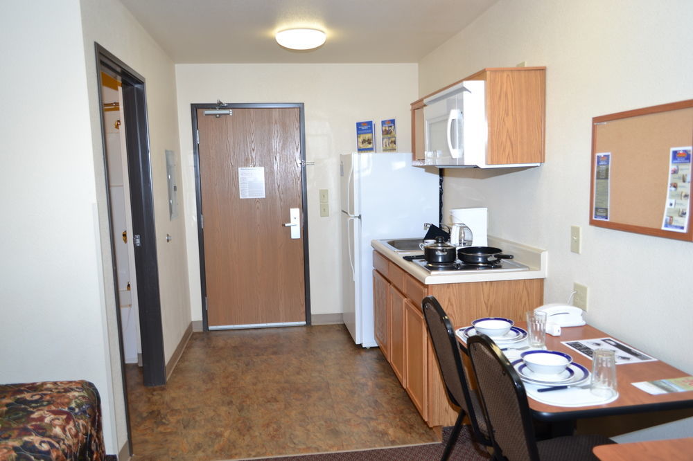 Woodspring Suites Мидланд Екстериор снимка