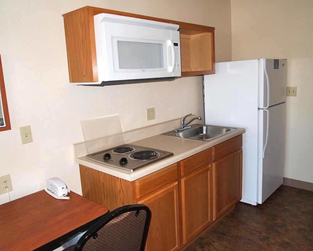 Woodspring Suites Мидланд Екстериор снимка