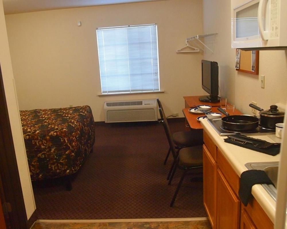 Woodspring Suites Мидланд Екстериор снимка