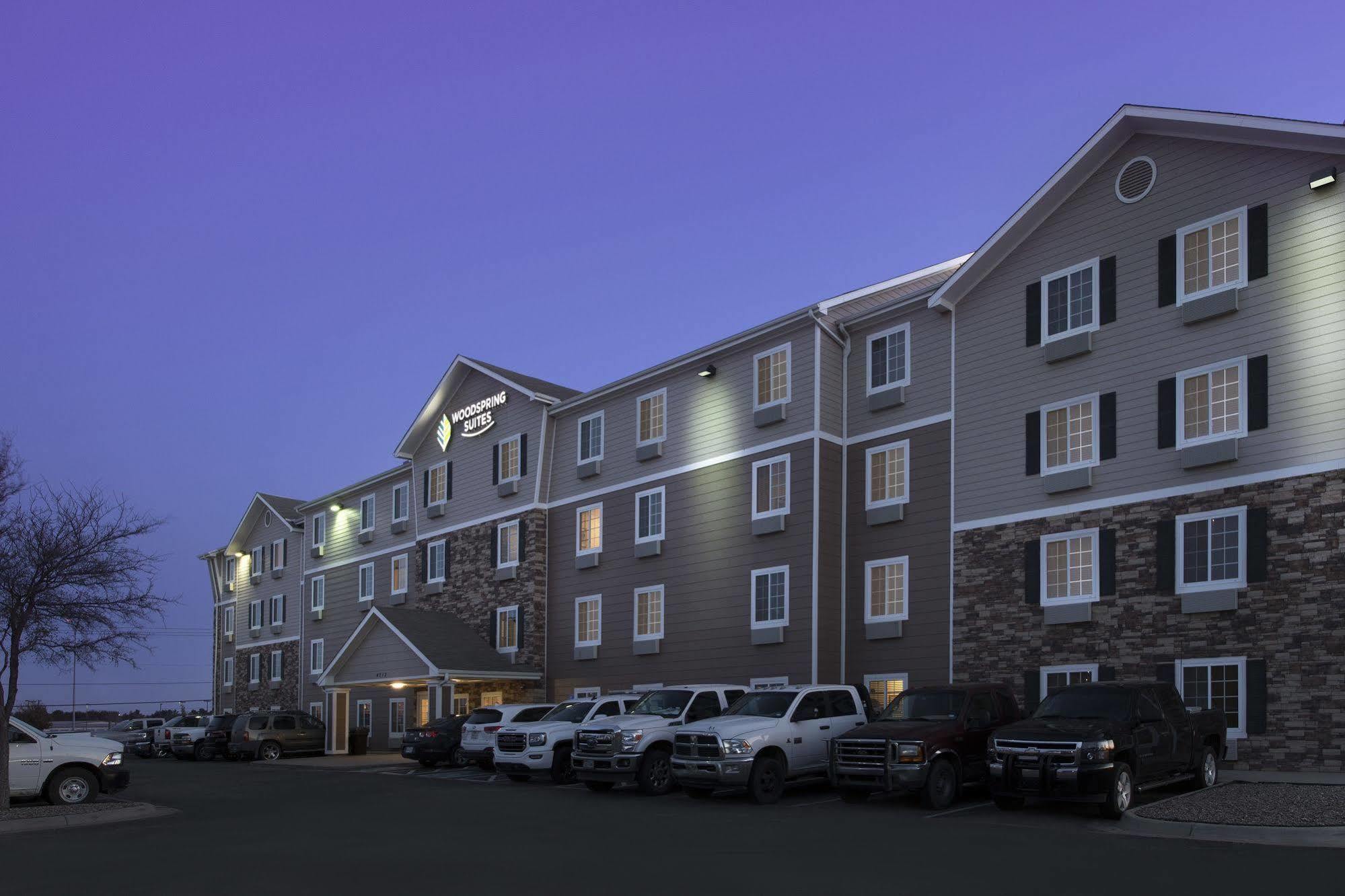 Woodspring Suites Мидланд Екстериор снимка
