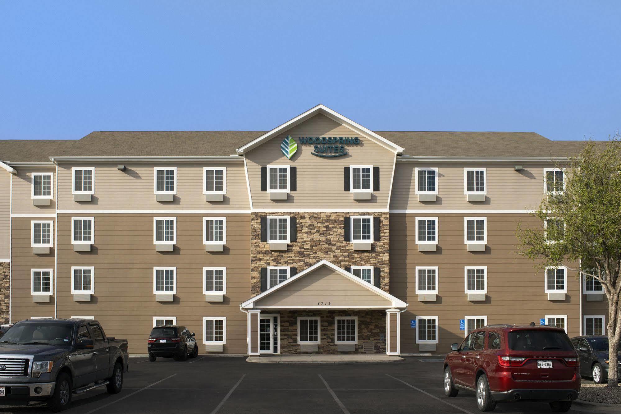 Woodspring Suites Мидланд Екстериор снимка