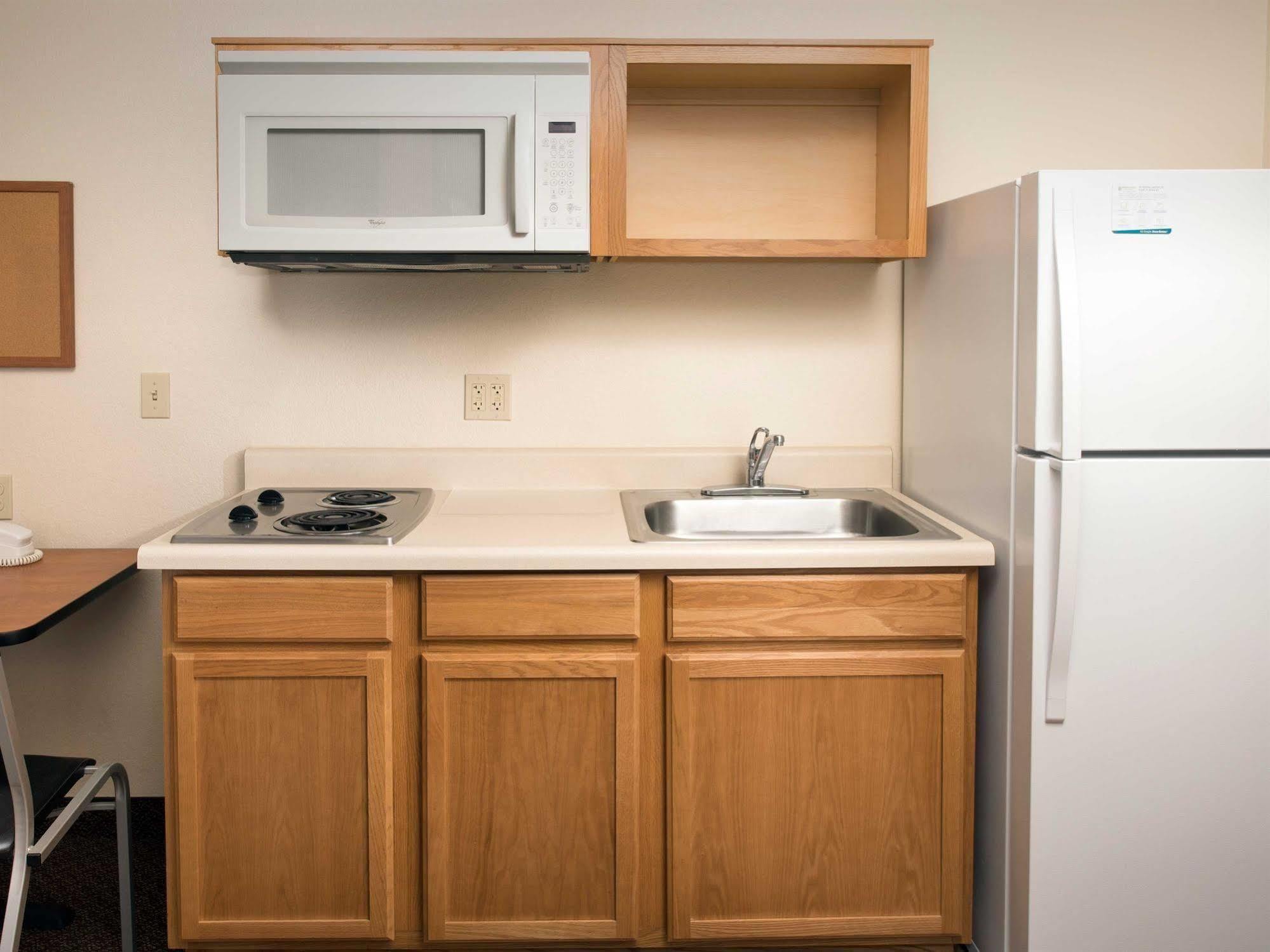Woodspring Suites Мидланд Екстериор снимка