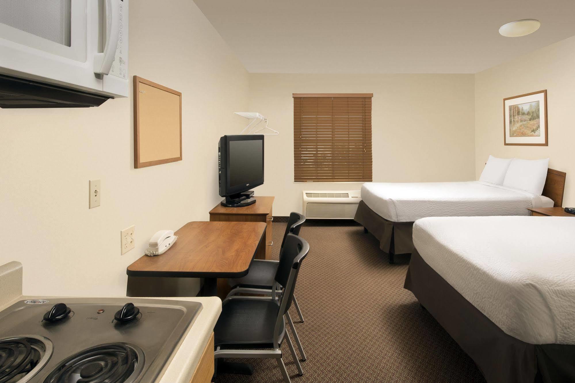 Woodspring Suites Мидланд Екстериор снимка