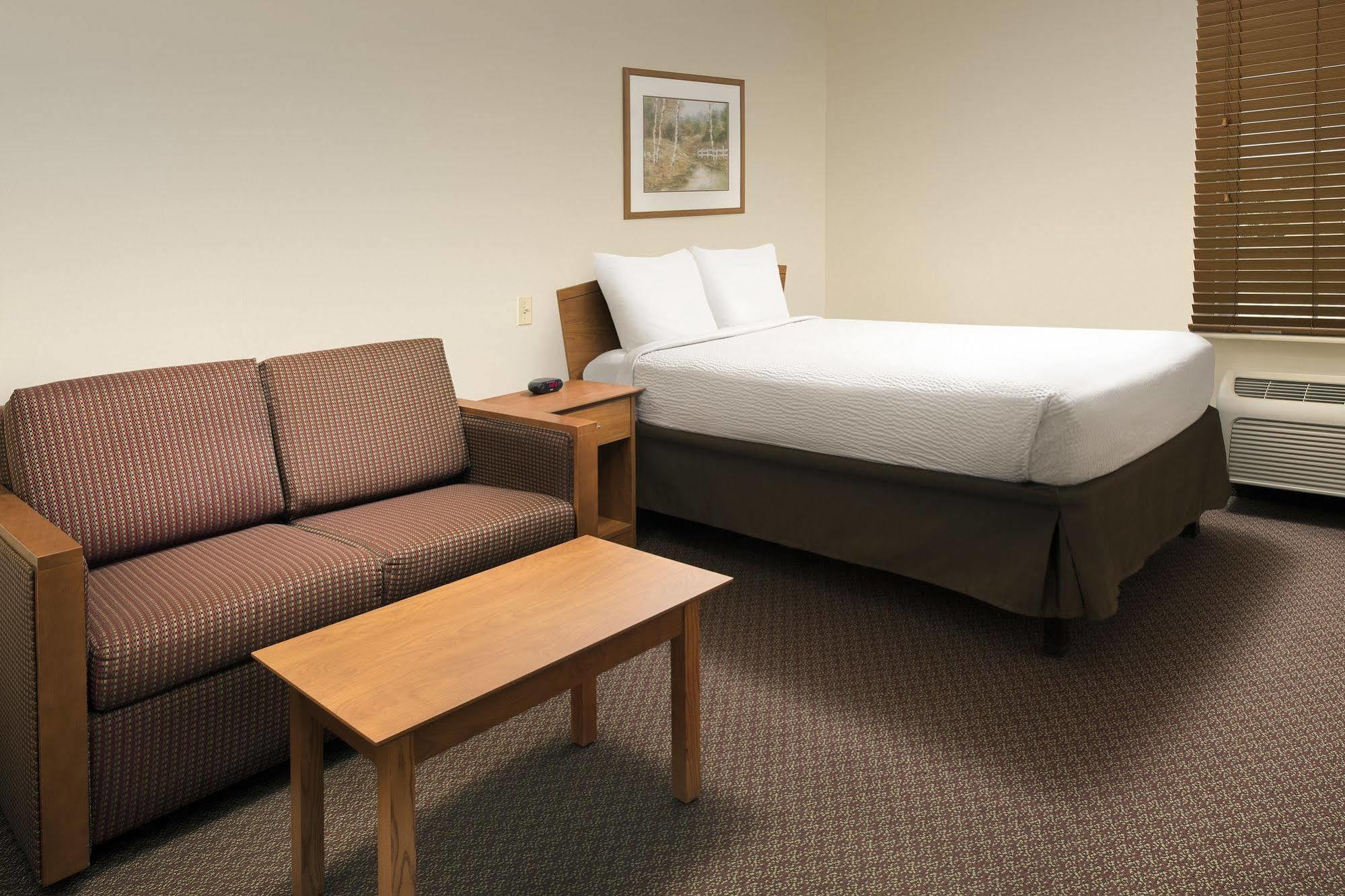 Woodspring Suites Мидланд Екстериор снимка