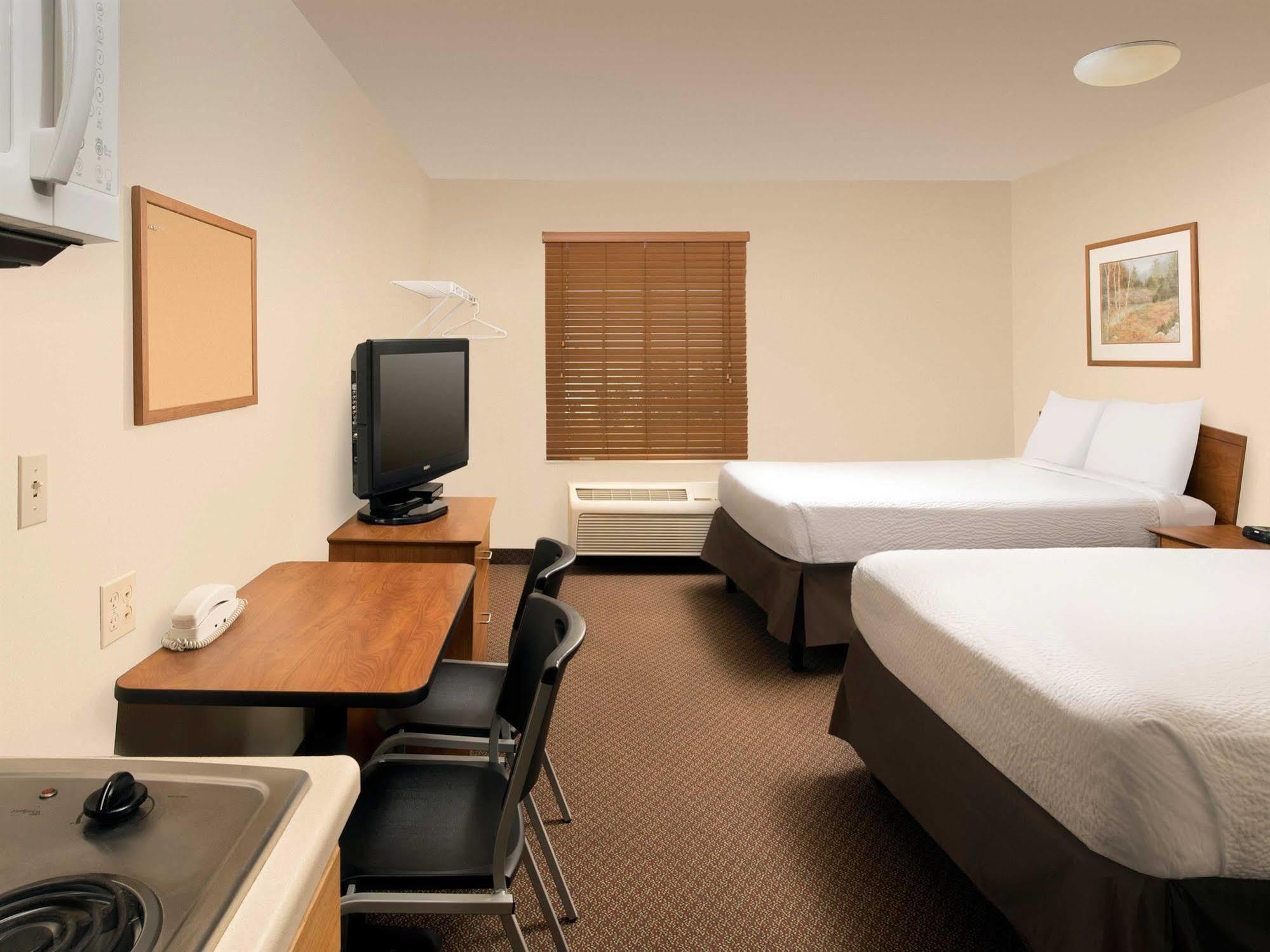 Woodspring Suites Мидланд Екстериор снимка