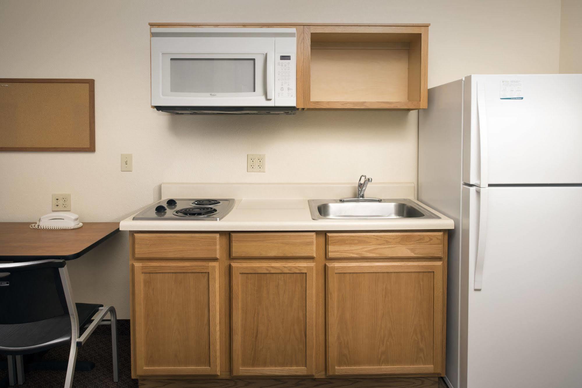 Woodspring Suites Мидланд Екстериор снимка